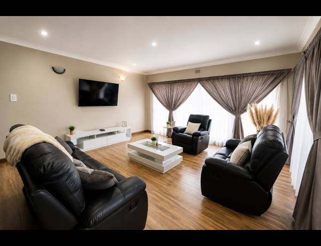 3 BEDROOM HOUSE FOR SALE IN THREE RIVERS EAST